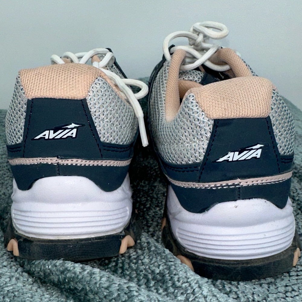Avila Womens Sneaker 8 NWOT - Picture 6 of 7